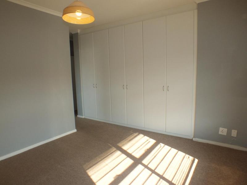 To Let 4 Bedroom Property for Rent in Van Riebeeckshof Western Cape